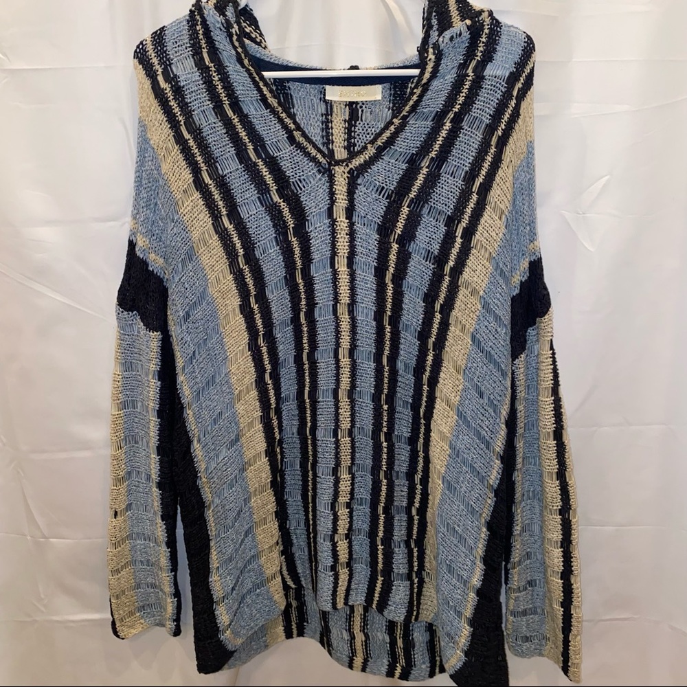 Entro: Size L: Baby Blue, Navy, Cream Knit Long Sleeve Hoodie
